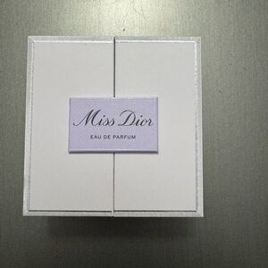 Miss Dior Eau de Parfum and comforting body milk with rose wax mini GWP